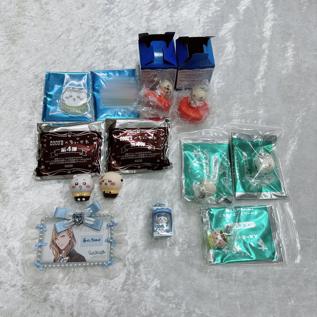 ri_7cms's tweet photo. 【交換】 ちいかわ 

（譲）
①入場特典 チャームミニフィギュア
くりまんじゅう ラッコ ×2
② アクスタ
ちいかわ
③ チョコボックス
ハチワレ
④ CoCo壱
ラッコ ×2
⑤ ココス ソフビ
ちいかわ ラッコ

（求）
① ハチワレ 古本屋
② 古本屋
③④⑤モモンガ

8/22,23池袋手渡しのみ https://t.co/UUlXgkUja9