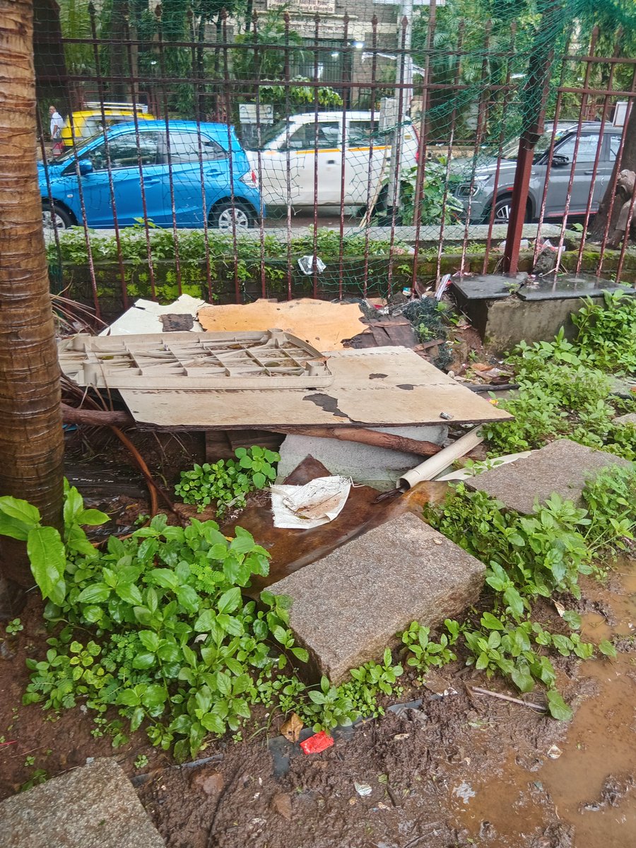 anmopra's tweet photo. Ramesh Dadkar Maidan matunga under @mybmcWardFN has extreme filth all over. Ground is littered with liquor bottles,plastic waste &amp; rotting garbage. Request to clean this up immediately &amp; penalise open drinking. @MumbaiPolice ur assistance will be helpful. @mybmc @MumbaiCricAssoc https://t.co/e4kH1llLHO