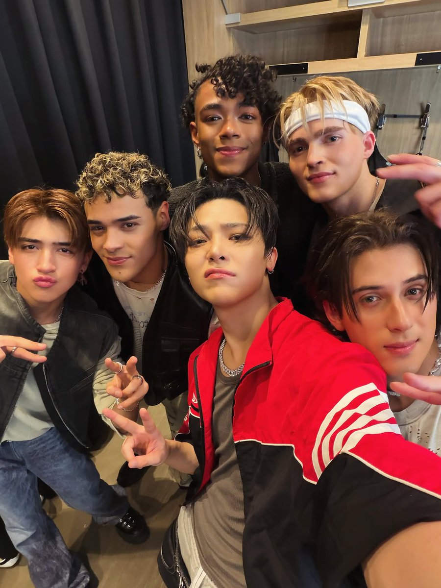 stbvnews's tweet photo. SANTOS BRAVOS x NICHOLAS from &amp;TEAM at KCON LA 2026! 

The photo we’ve been waiting for!

#SANTOSBRAVOS #ANDTEAM @santos_bravos https://t.co/b7XY8xqJaa