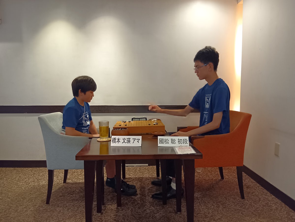 yscup15's tweet photo. 第７回ワイズアカデミー杯、昼食が終わり４回戦が始まりました。國松初段VS橋本アマ、吉田初段VS玉木アマ、篠田初段VS蘇アマ、小幡初段VS鈴木アマ。 https://t.co/8wZCy3Xpbj