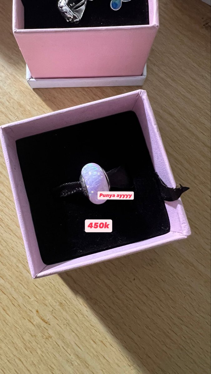 meowlittlebubu's tweet photo. Wts Pandora
- Pandora bracelet size 17cm yang heart infinity ada tulisannya family forever and always 900k
- murano oppalscent pink 450k
- bundling charm ( sail board dangle charm, openwork starfish, shells &amp; heart, FREE pandora club butterfly dangle charm) 650k 

Dom Semarang https://t.co/JbF2xe94hk