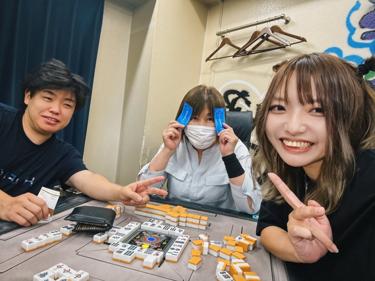 MahjongGeek's tweet photo. お盆休みも最終日。仕事も休みも予定詰め詰めにして全力疾走しました。とてつもなく楽しい一週間だったぁ😭
遊びに来てくれた方々、差し入れやお土産くれた方も、我々家族と遊んでくれた人達も本当にありがとうございます‼️

元気に12:00オープン‼️ https://t.co/sgK1cgzdnP
