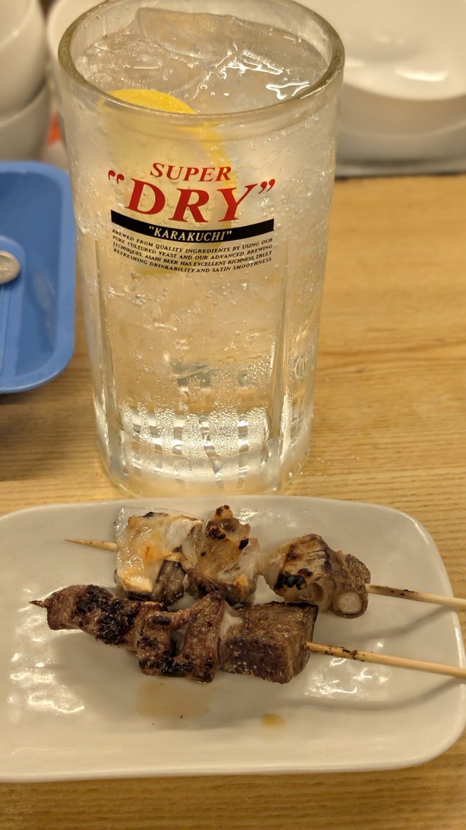 TomoNextstage's tweet photo. 赤羽の「立呑みいこい 支店」へ🍺

本店は満���だったので支店へ。
チューハイ250円×2、煮込み150円、マグロ刺し180円、レバー130円、なんこつ130円、アジフライ190円。

これで合計1,280円。
赤羽、噂どおり安くてうまい店が多いですね。

今回は1軒だけでしたが、また開拓したいです。

#立呑みいこい https://t.co/gI7FmwxP72
