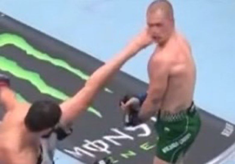 i2jkk's tweet photo. اسلام مع ايان غاري

#ufc330 https://t.co/CfGqasnRGJ