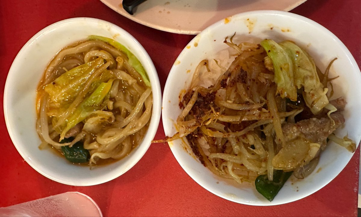 thxtcnbd's tweet photo. ガリデブチュウ 仙台市 河原町
限定メニュー 豚野菜MIX
並、ラー油:あり、辛さシビレ:1
豚野菜マシ、生卵、半ライス

豚野菜にライスは必須です。
豚野菜のしゃぶしゃぶも外せません。
とても美味しく頂きました。
ご馳走様でした。 https://t.co/jGpp3mqFft