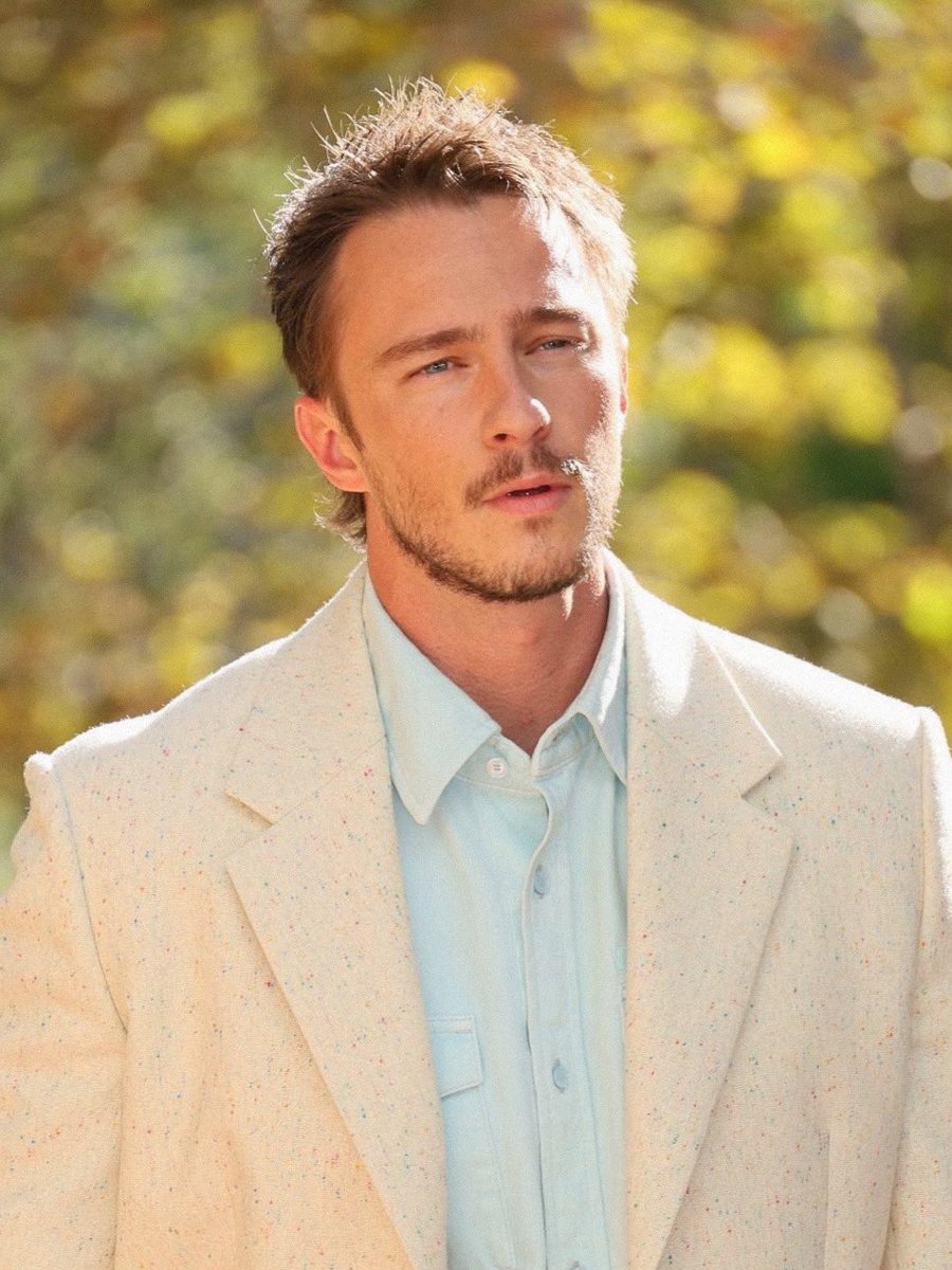 Starkeyland's tweet photo. This is the sexiest he’s ever looked… I genuinely still haven’t gotten over how insanely good he’s been looking lately 😩 https://t.co/hj8fGOztbp