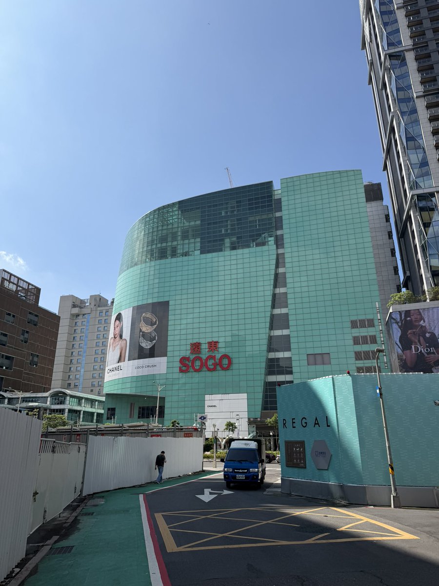 PeckSun_ver2's tweet photo. 我要離開我的另一個祖國——中華民國了～
再見👋🇹🇼 https://t.co/lgeLd3PXmr