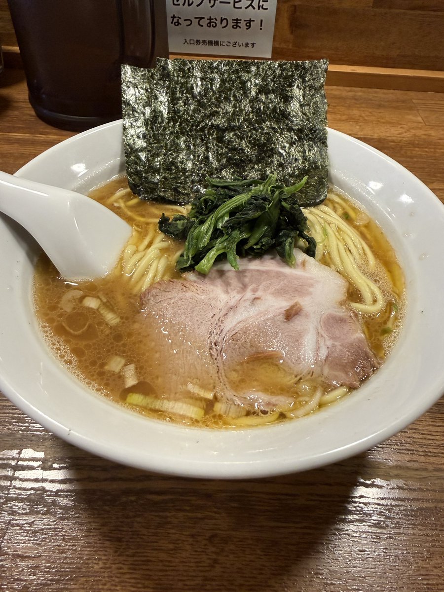 muuraa711's tweet photo. 一昔前は手が出なかった家系も、最近定期的に摂取
味が濃いのわかっていたのに、濃いめを頼んでしまった😅
麺とライスを進ませるスープだなー、やっぱり
個人的な家系No.1を見つけたい

#ラーメン #ramen #家系ラーメン #モンタナ #神楽坂 https://t.co/VuJrTifeAG