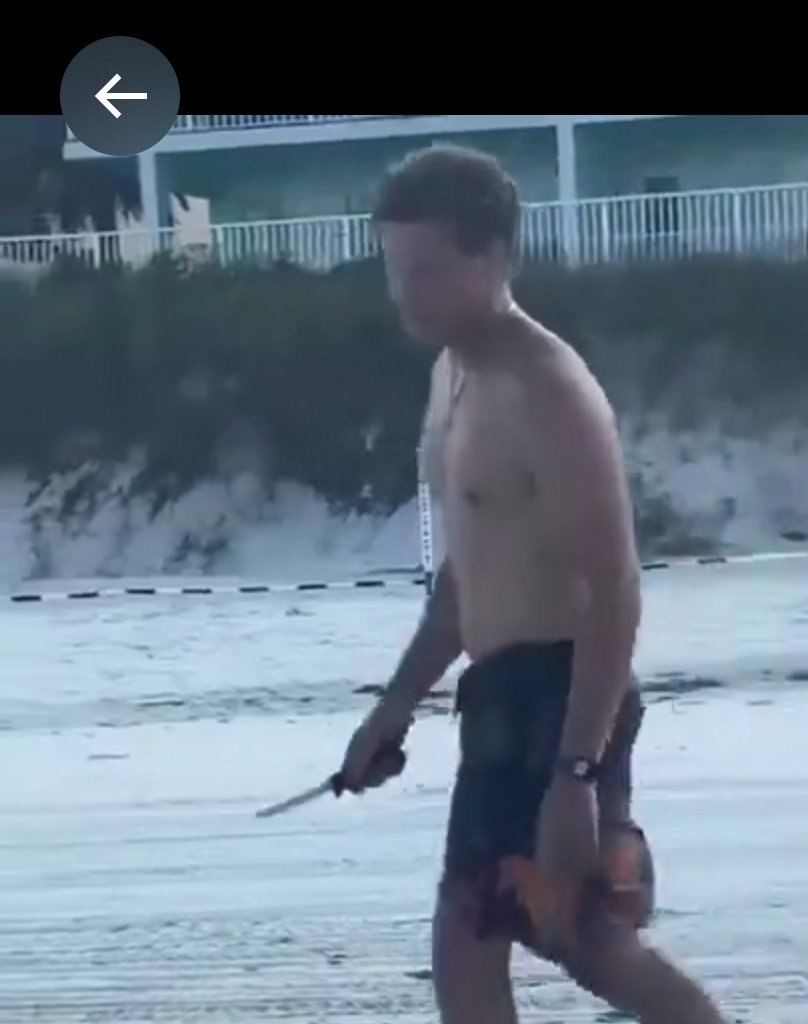 QPatriotVoice's tweet photo. @Be_Believing These assholes did the exact opposite one of them even stabbed the shark in the head and let him suffer and die a slow death 
🤬🤬🤬🤬🤬🤬🤬🤬

DOES ANYONE RECOGNIZE THESE GUYS 

 WHO ARE THEY???? https://t.co/nOGVUTBHSV