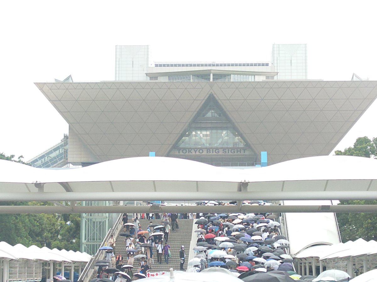 SHT683's tweet photo. いざ戦場へ！

対戦よろしくお願いいたしますC108

雨降ってるけど涼しい https://t.co/G3KUYX61zM
