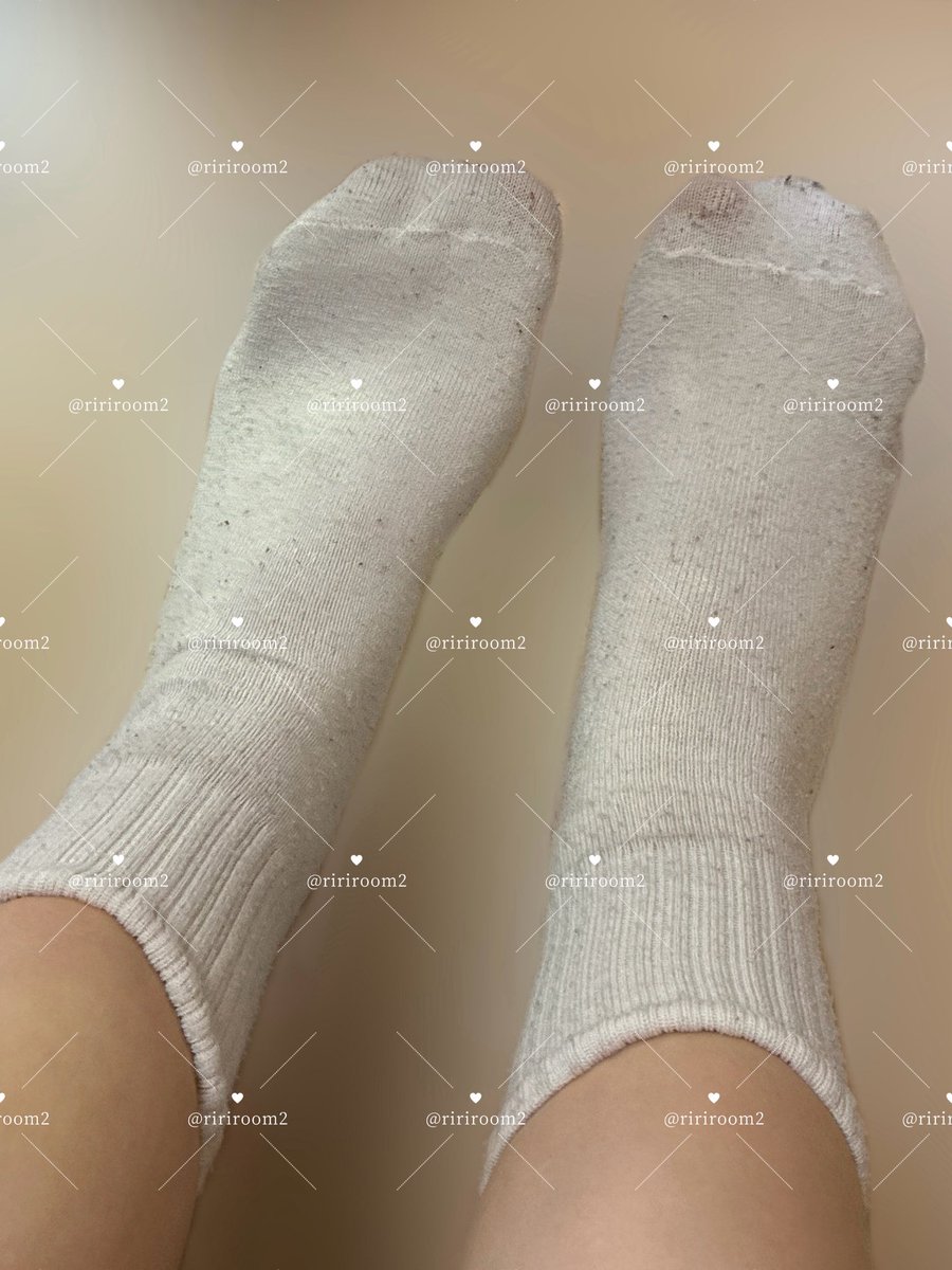 ririroom2's tweet photo. キャンセルになったので久々に靴下ゲリラ販売です❣️

靴下(4日着用)4000＋送料手数料

本日まで着用して明日発送します🍀
匂いがあるのでご理解いただける方のみでよろしくお願い致します(｡ᵕᴗᵕ｡)"
DMまでお願いします💌

#下着売ります #使用済み　#ランジェリー #パンツ売ります #靴下売ります https://t.co/CPakWQFVOf