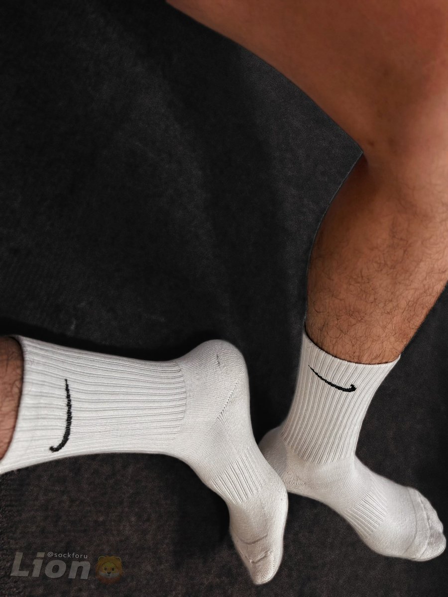 Sockforu20's tweet photo. 午安 週日又要過去了
最近經濟拮据
是否要重拾老本行 販售原味襪😍

還是有人願意當ATM奴🫣

#白襪 #whitesock #underwear https://t.co/hExN6DmDEG