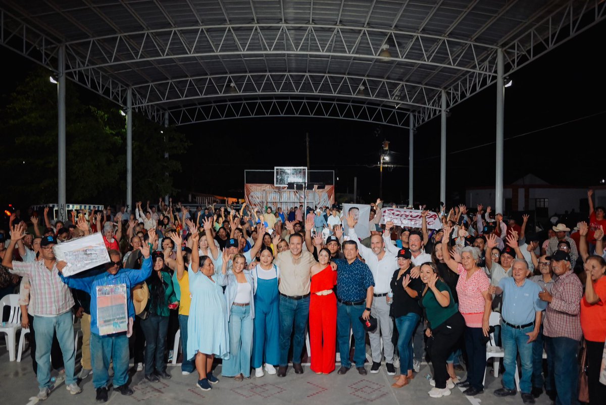 tonoastiazaran's tweet photo. ¡En Huatabampo, Sonora suena fuerte y con todo! 🔊☀️

Nos reunimos con vecinas y vecinos en un evento de Sonora con Todo, para escuchar, compartir casos de éxito y sumar ideas que se conviertan en soluciones. 

En equipo, construimos mejores comunidades. ¡Sigamos adelante, juntos! 🤝