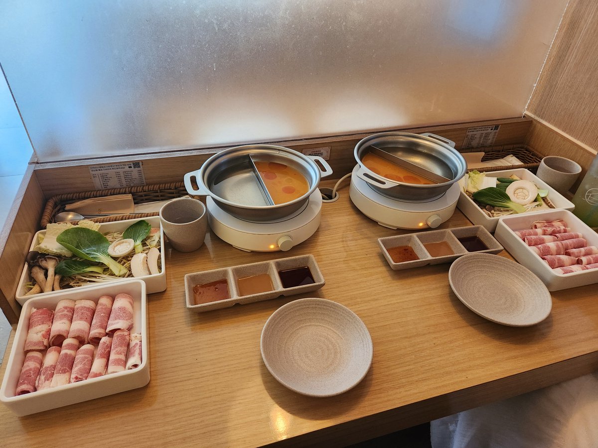 wowbot170's tweet photo. 여자친구랑 샤브샤브 먹으러 옴 ㅎㅎ https://t.co/wIZQVbRYXl