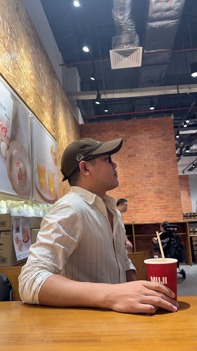 dsminhhieu's tweet photo. Ở đây từ sáng rồi, chưa thấy em đâu... https://t.co/y0BdDc74Rk