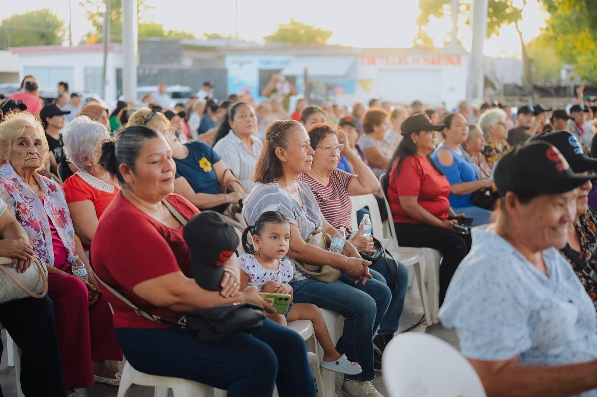tonoastiazaran's tweet photo. ¡En Huatabampo, Sonora suena fuerte y con todo! 🔊☀️

Nos reunimos con vecinas y vecinos en un evento de Sonora con Todo, para escuchar, compartir casos de éxito y sumar ideas que se conviertan en soluciones. 

En equipo, construimos mejores comunidades. ¡Sigamos adelante, juntos! 🤝