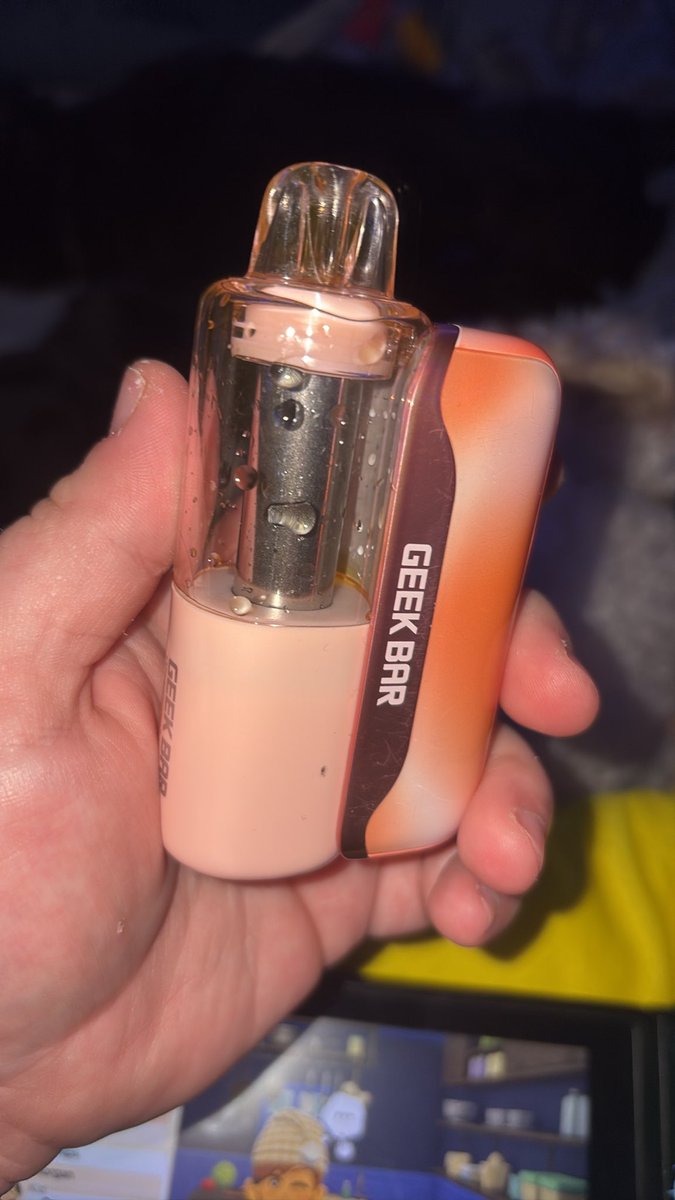 LukasIsAlone's tweet photo. Vaping with 0 juice is like gambling if your tasting rotten robot dick https://t.co/OOmhEekayE