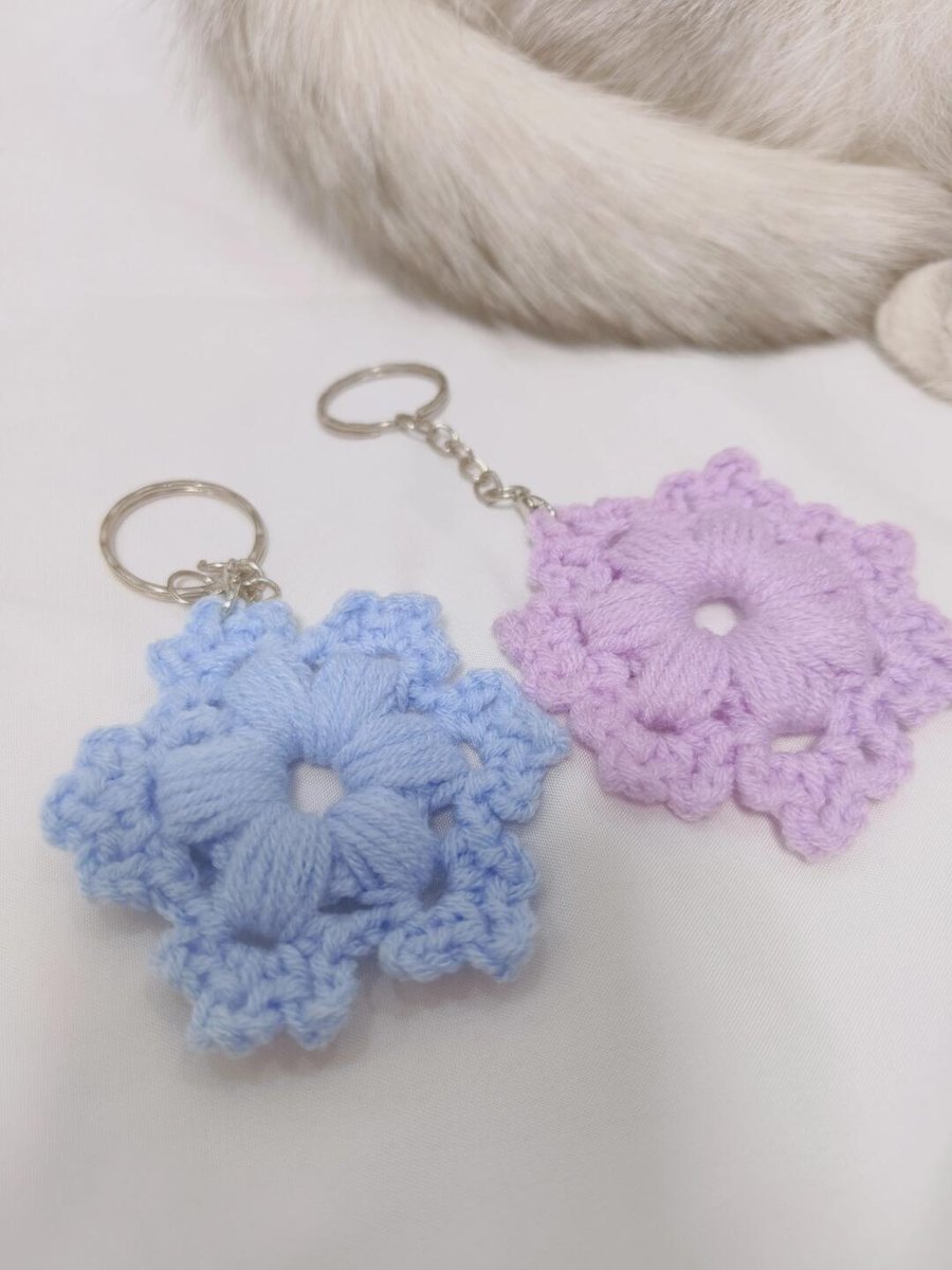spiccycherry's tweet photo. Handmade woven keychain made this weekend! Soft yarn + tiny beads = the perfect little pick-me-up for your keys  #HandmadeLife， https://t.co/QdTSTriI4N