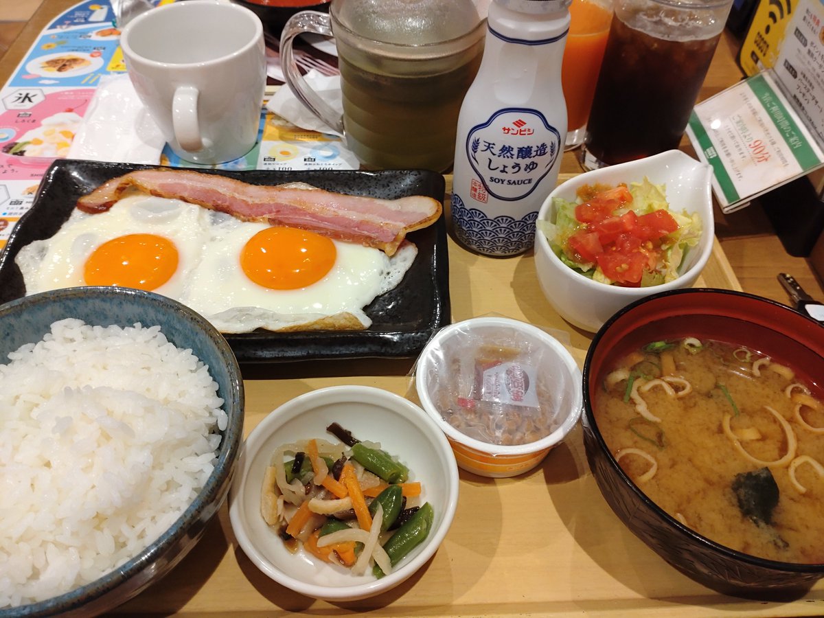 sprinting_again's tweet photo. 8/16(日)トレーニング備忘録
@駒込🚲
WL中３日
スナッチ🏋️50✖5 失敗２
グリーン&amp;ジャーク🏋️56✖5 失敗１　
このあたりが分岐点か
SQぜず矯正トレ
脚と肩甲骨を意識
お盆の東���は涼しく道も空いて
帰りミストの雨が心地良く
朝とトレ後のチャージ
#ウエイトリフティング #ELEIKO
#ココス #ステーキ屋松 https://t.co/9QHj6ZsDzU