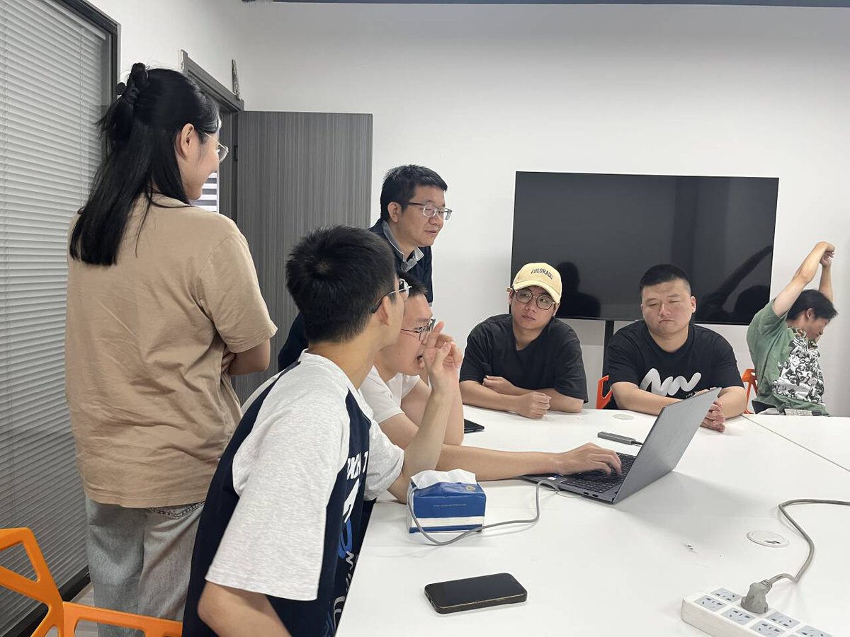 jorislonk's tweet photo. Teamwork makes the dream work! Big shoutout to my awesome group mates who crushed our project deadline today  Let’s keep this momentum going! https://t.co/1ecb5cEqU9