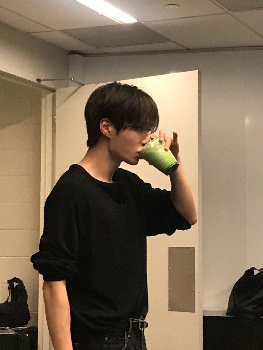 ALD1_official's tweet photo. 화난 거 아니고 너무 맛있어서..😂

#ALPHADRIVEONE #ALD1
#알파드라이브원
#JUNSEO #준서 https://t.co/7YeU5wiPif