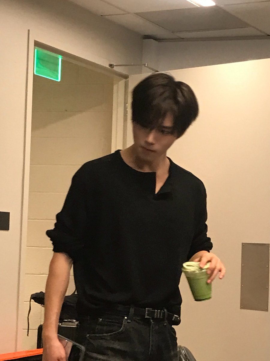 ALD1_official's tweet photo. 화난 거 아니고 너무 맛있어서..😂

#ALPHADRIVEONE #ALD1
#알파드라이브원
#JUNSEO #준서 https://t.co/7YeU5wiPif