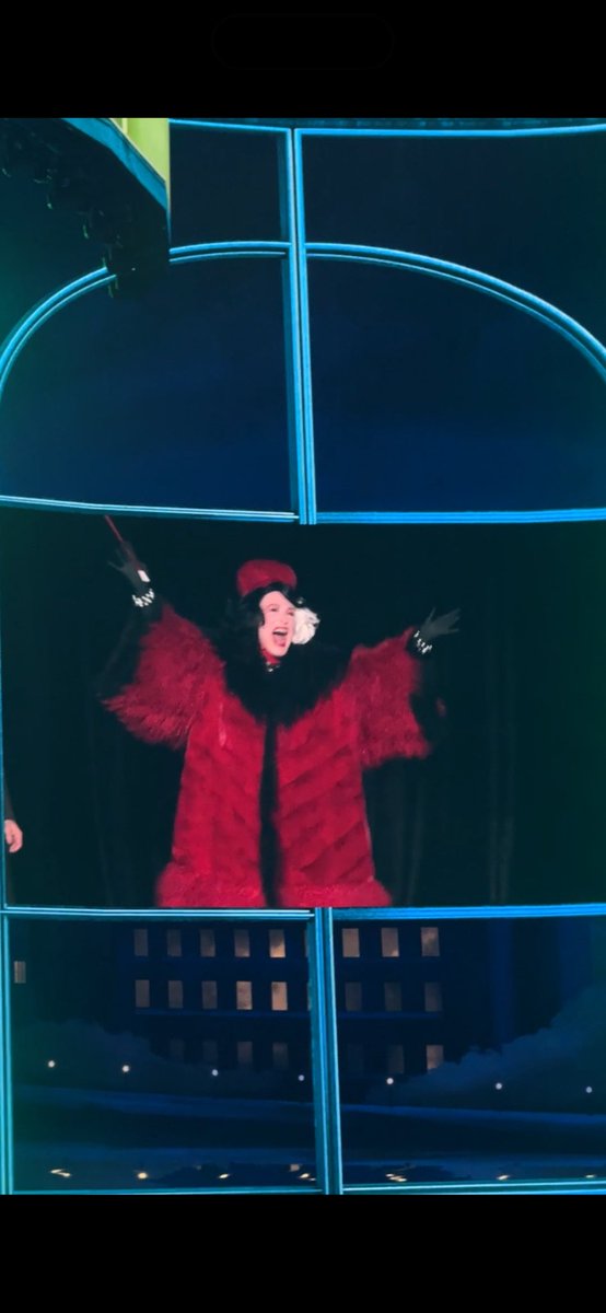 GabyMeza8's tweet photo. ME DA UN INFARTOOOO!!! GLENN CLOSE SORPRENDE A LOA FANS COMO CRUELLA EN EL PANEL DE D23 😭😭🔥🔥🔥 https://t.co/q4iYYBmC4M