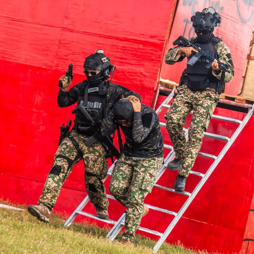 weezaem's tweet photo. Malaysian Army Special Forces 21st GGK (21 Gerup Gerak Khas) | ATM Digital Woodland camouflage https://t.co/H1lMbWTCCS