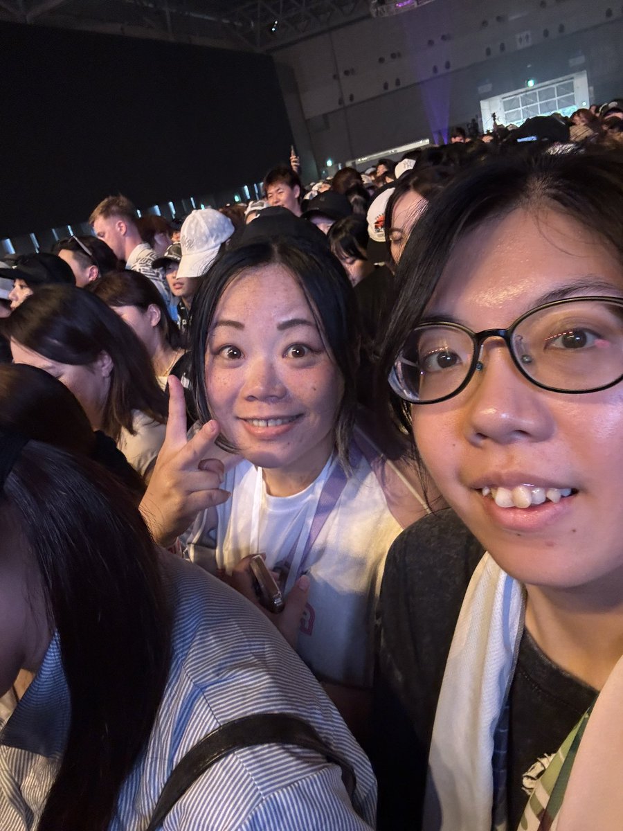 lilyenliu's tweet photo. Still stuck in Summer Sonic Tokyo
It was so crowded yesterday!
The cheer towel I made a while ago finally found the perfect stage where it belongs!
TW Berries together 
@esther180591 @rivachen1226 
SB19 TOKYO DRIP
@SB19Official  @summer_sonic 
#SB19 #SB19_SummerSonic 
#ATINTaiwan #DaiwanATIN
#TWberries 
#MusicFestival