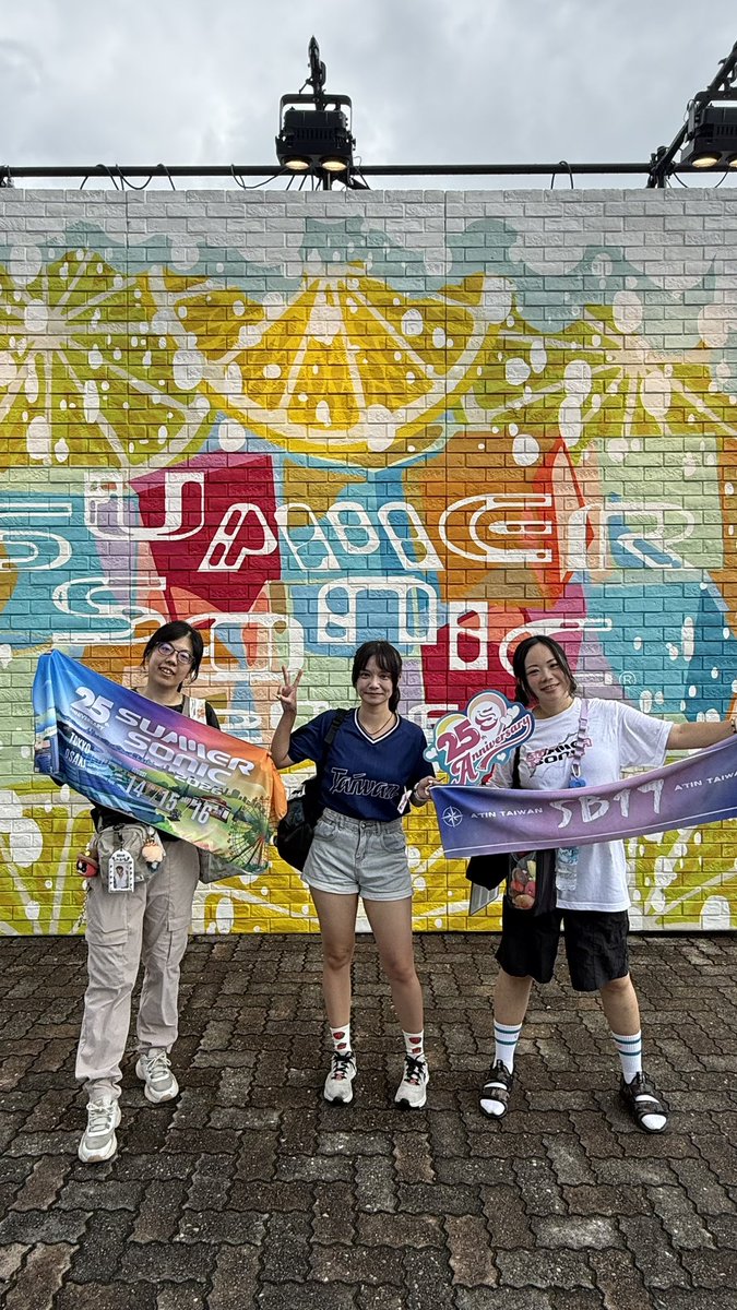 lilyenliu's tweet photo. Still stuck in Summer Sonic Tokyo
It was so crowded yesterday!
The cheer towel I made a while ago finally found the perfect stage where it belongs!
TW Berries together 
@esther180591 @rivachen1226 
SB19 TOKYO DRIP
@SB19Official  @summer_sonic 
#SB19 #SB19_SummerSonic 
#ATINTaiwan #DaiwanATIN
#TWberries 
#MusicFestival
