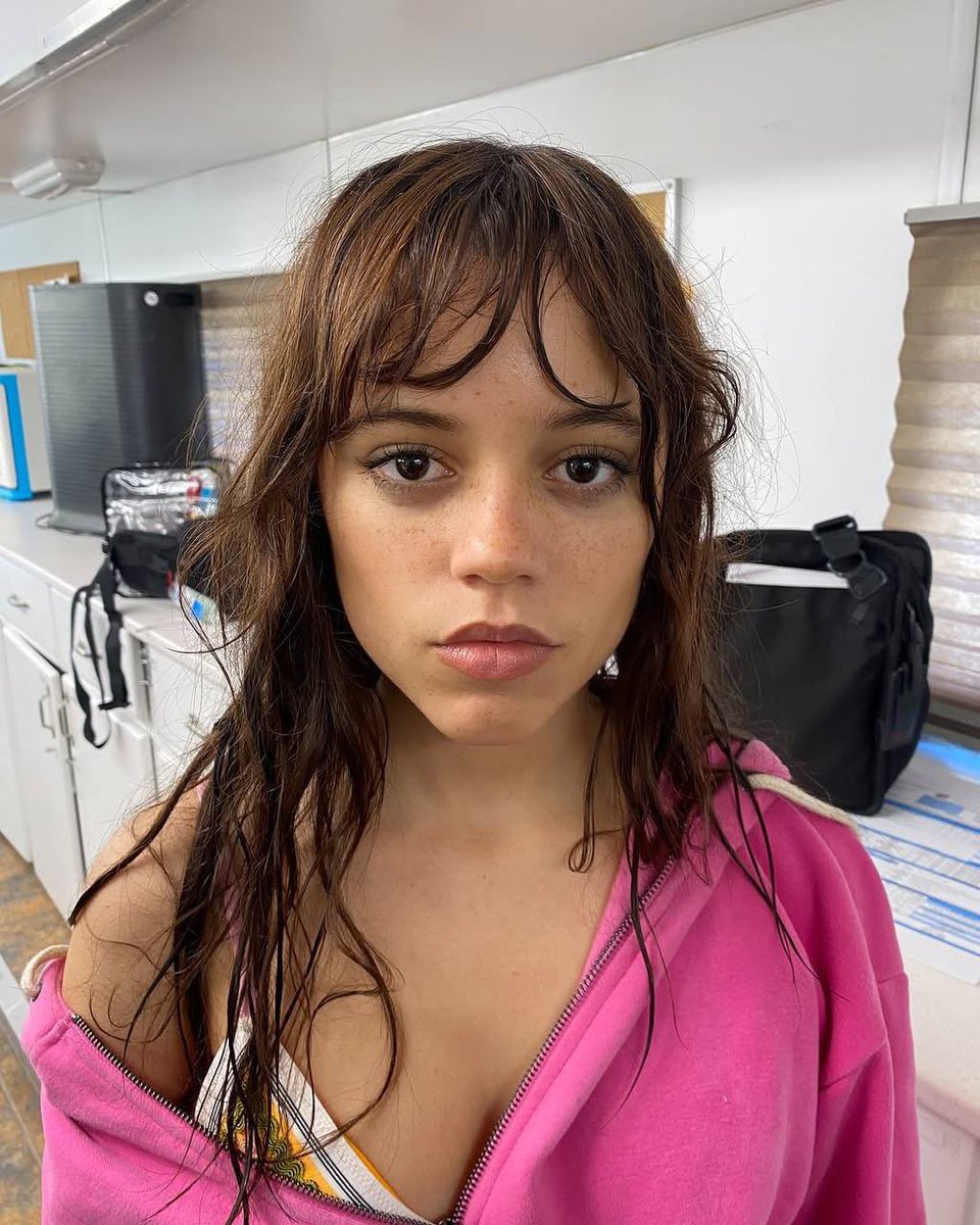 JonnyLeTran5's tweet photo. Blessing your timeline with Jenna Ortega π #JennaOrtega #Scream #ScreamVI #XMovie #WednesdaySeries #TheFallout #StuckInTheMiddle #TheBabysitterKillerQueen #JaneTheVirgin #JurassicWorldCampCretaceous #RichieRich #AmericanCarnage #Beetlejuice2 #DeathofaUnicorn #beautiful https://t.co/sKCtNw9eeN