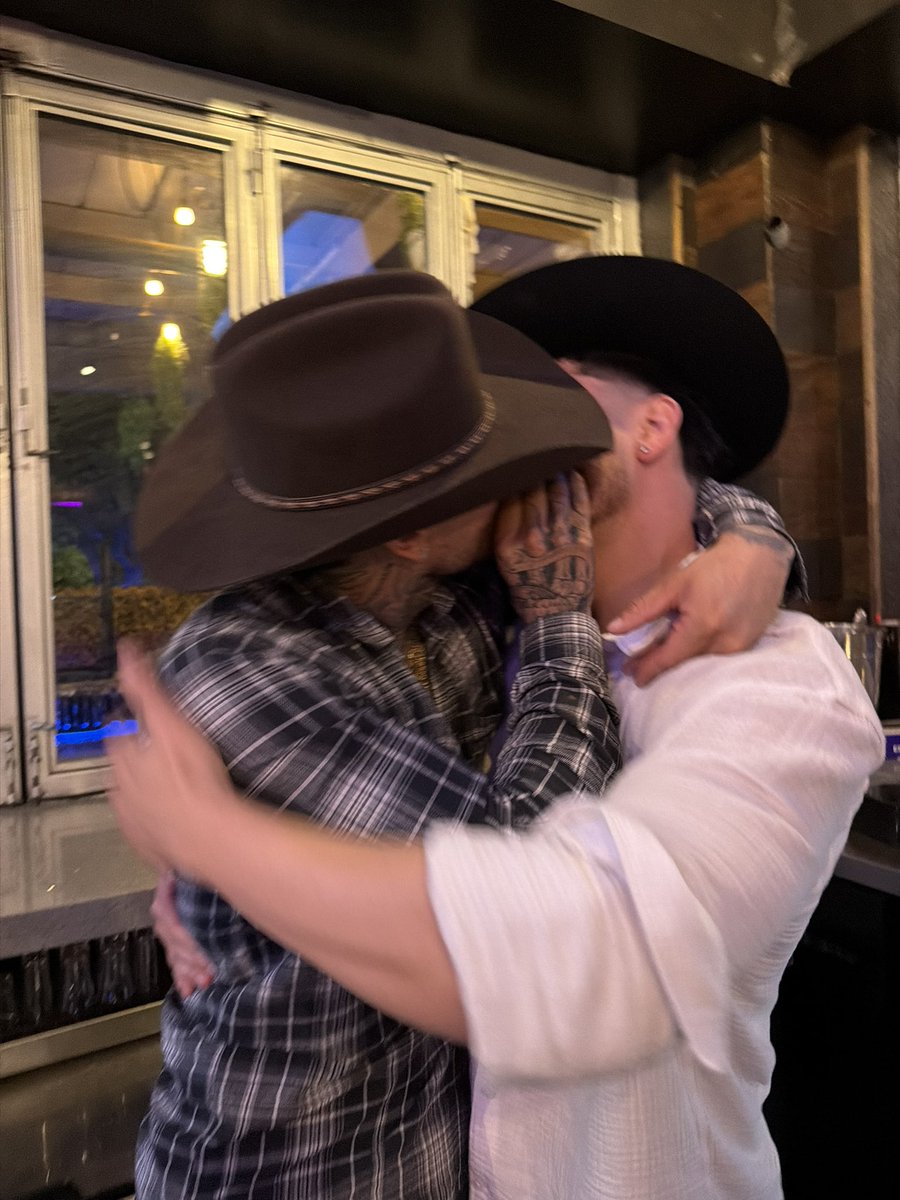 roberterivas's tweet photo. me &amp; the loml https://t.co/So08On4aoU