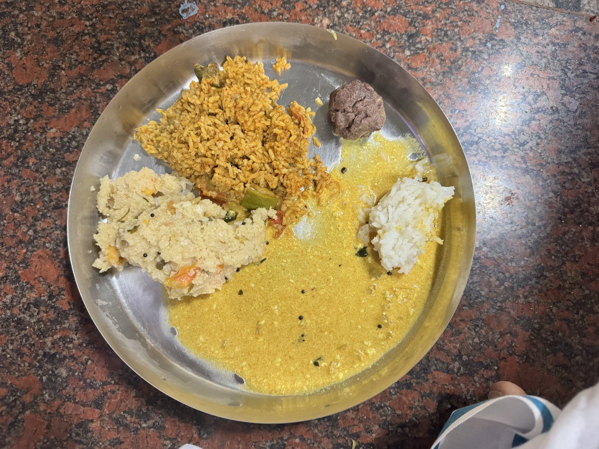 MallikarjunaNH's tweet photo. ಇವತ್ತು ಮಠಕ್ಕೆ ಮುದ್ದೆ ಎಡೆ ಬಂದಿತ್ತು. 😅🙏
#Mysuru #HDKote https://t.co/WW3cMIMKqm