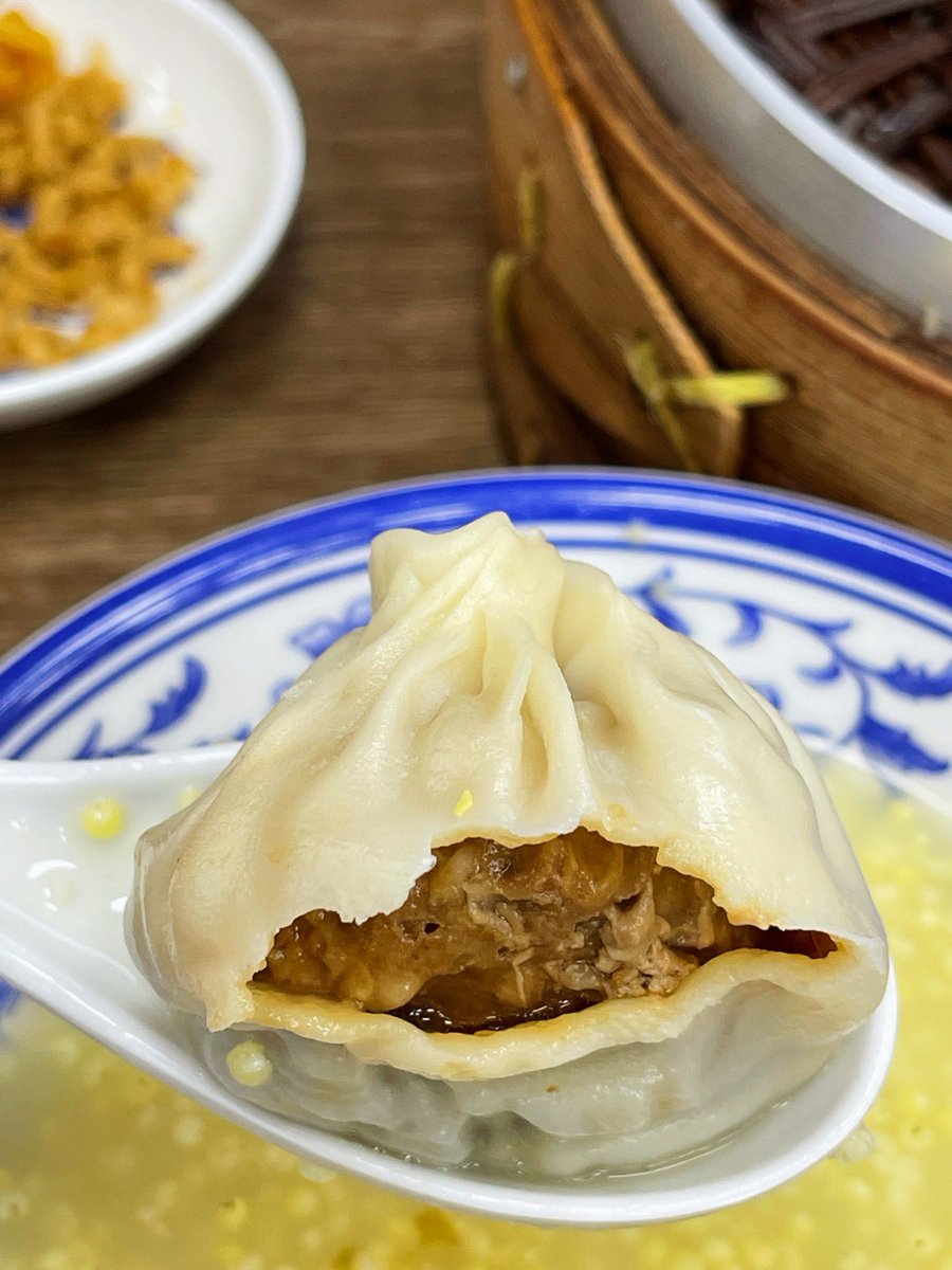 LOL14725836's tweet photo. Just bit into this crispy pork bun—hot, juicy, and perfect for a mid-afternoon pick-me-up. Food hits different when it’s fresh from the steamer. https://t.co/0YMPeSynVl