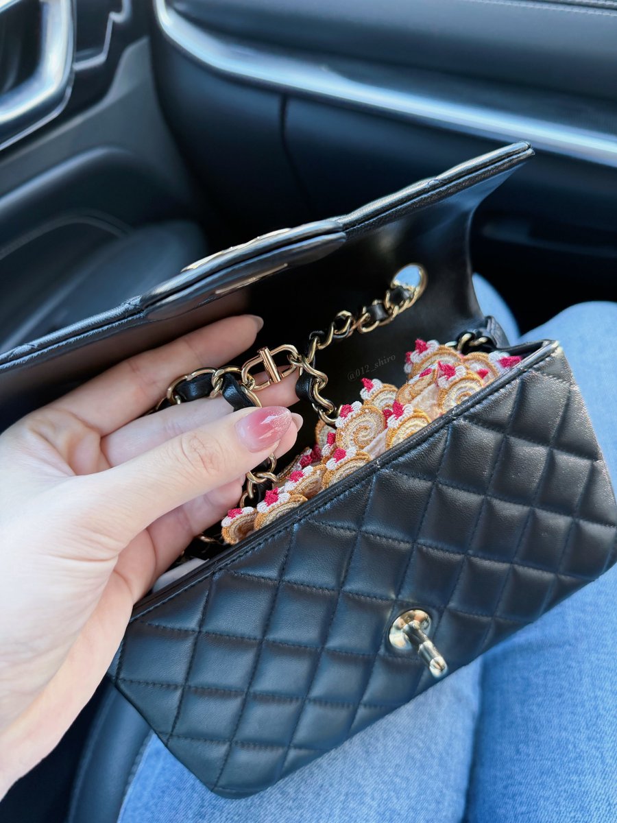 012_shiro's tweet photo. チェーンバッグの長さ調整できるバックル地味に買ってよかった、CHANELのマトラッセをちょうど良い長さで肩掛けするのに大活躍⊂( •̀ ·̫ •́ ∩)🪄 https://t.co/IABEQVWDem