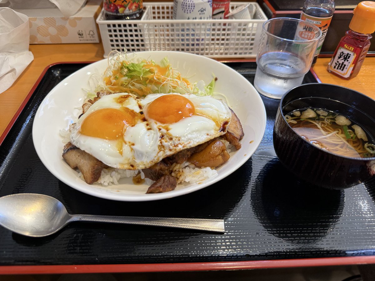 handfox0116's tweet photo. 手に汗握る戦い…

チャーシューエッグライスは旨い🍳

がんばれ！⚾️ https://t.co/9bMcuaU2YH