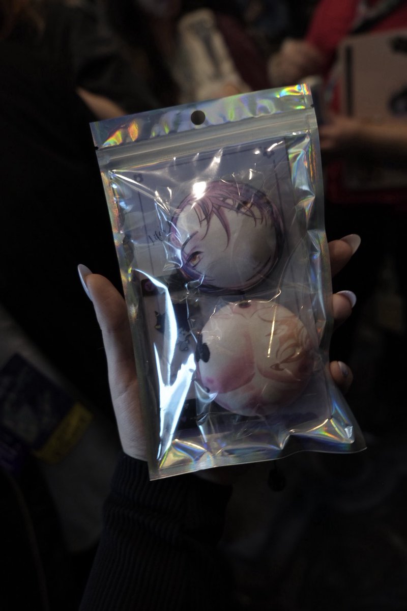 CutieMelonVT's tweet photo. Attended Vain’s panel and it was SO good! 🥹 So much valuable information, and I even got this cute little pin! 🥰
Now I shall proceed to pass out and die. 🫠💀
#invain #pixelcon https://t.co/kFLRZXWx2p