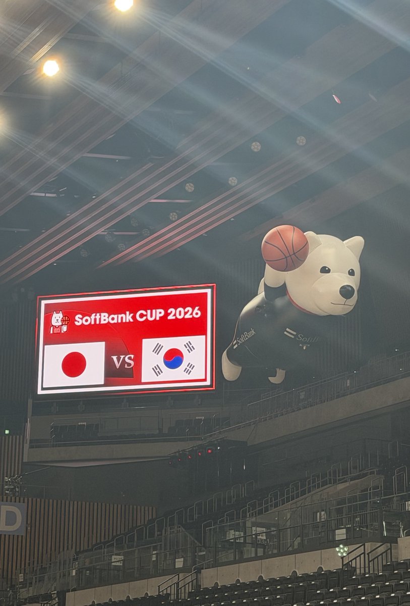 SoftBank's tweet photo. ━━［現地からお届け1⃣］━━
  SoftBank CUP 2026(東京大会)🏀
━━━━━━━━━━━━━━

きょう8月16日は
🏀SoftBank CUP 2026⛹️‍♂️

有明アリーナの会場から
いろいろな裏側をお届けします！

フライングお父さんは
先ほどテスト飛行が完了👏

準備万端で、選手とご来場の皆さんを
お待ちしております🫡

#AkatsukiJapan
@JAPAN_JBA