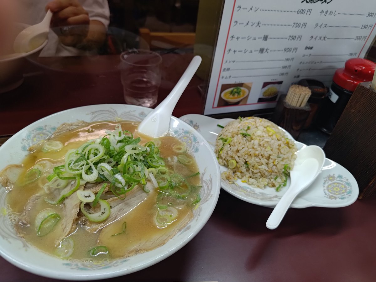 s_919's tweet photo. チャーシュー麺とやきめし
やすすぎ https://t.co/0dKiwLJpe3