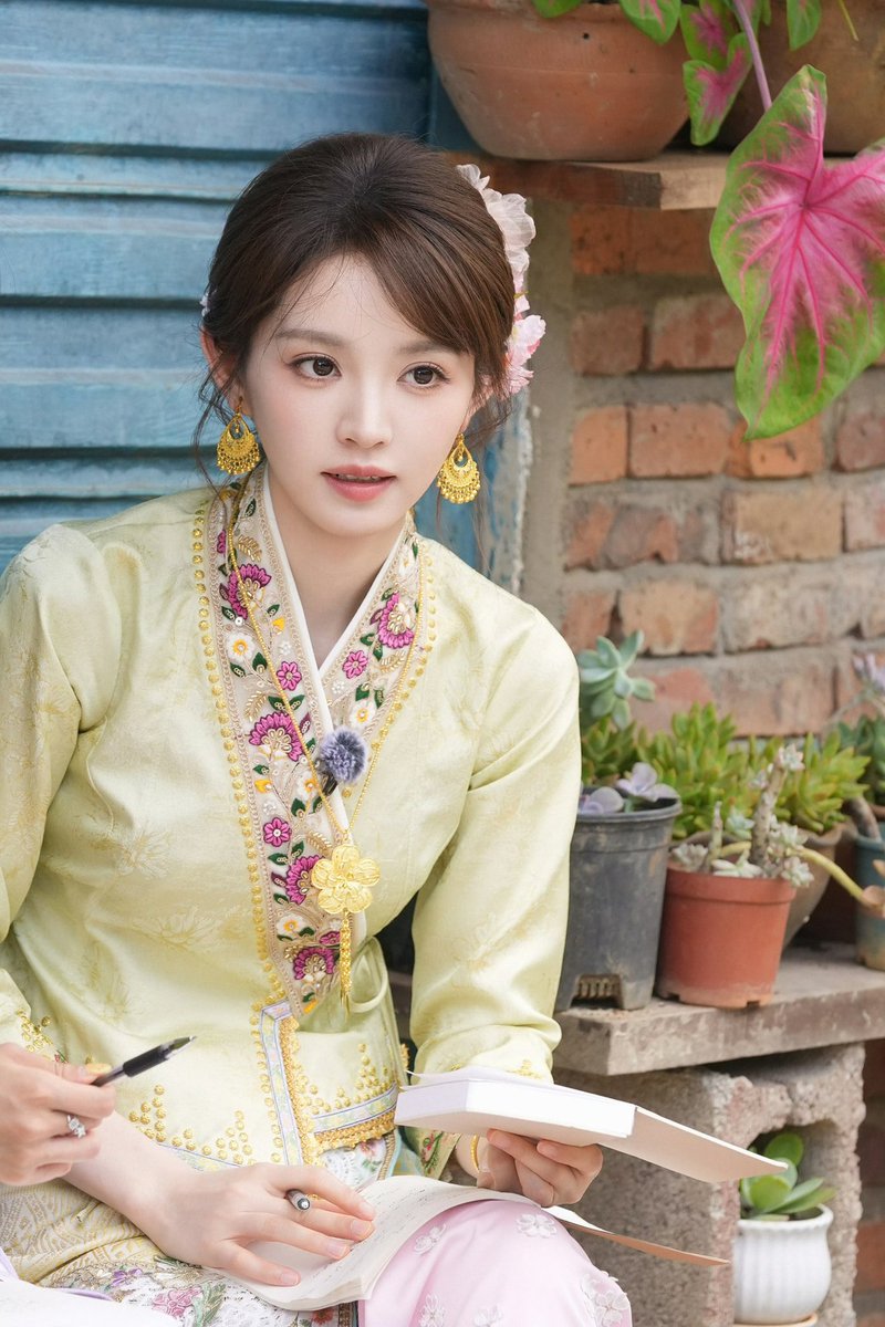 luvutianxiwei's tweet photo. #TianXiwei’s team has released new photos of her for the variety show 𝘾𝙧𝙖𝙯𝙮 𝙏𝙧𝙚𝙖𝙨𝙪𝙧𝙚 𝙃𝙪𝙣𝙩 𝟮. 🏹 

source: https://t.co/wylxgRcvSF https://t.co/8FWNR1ShYg