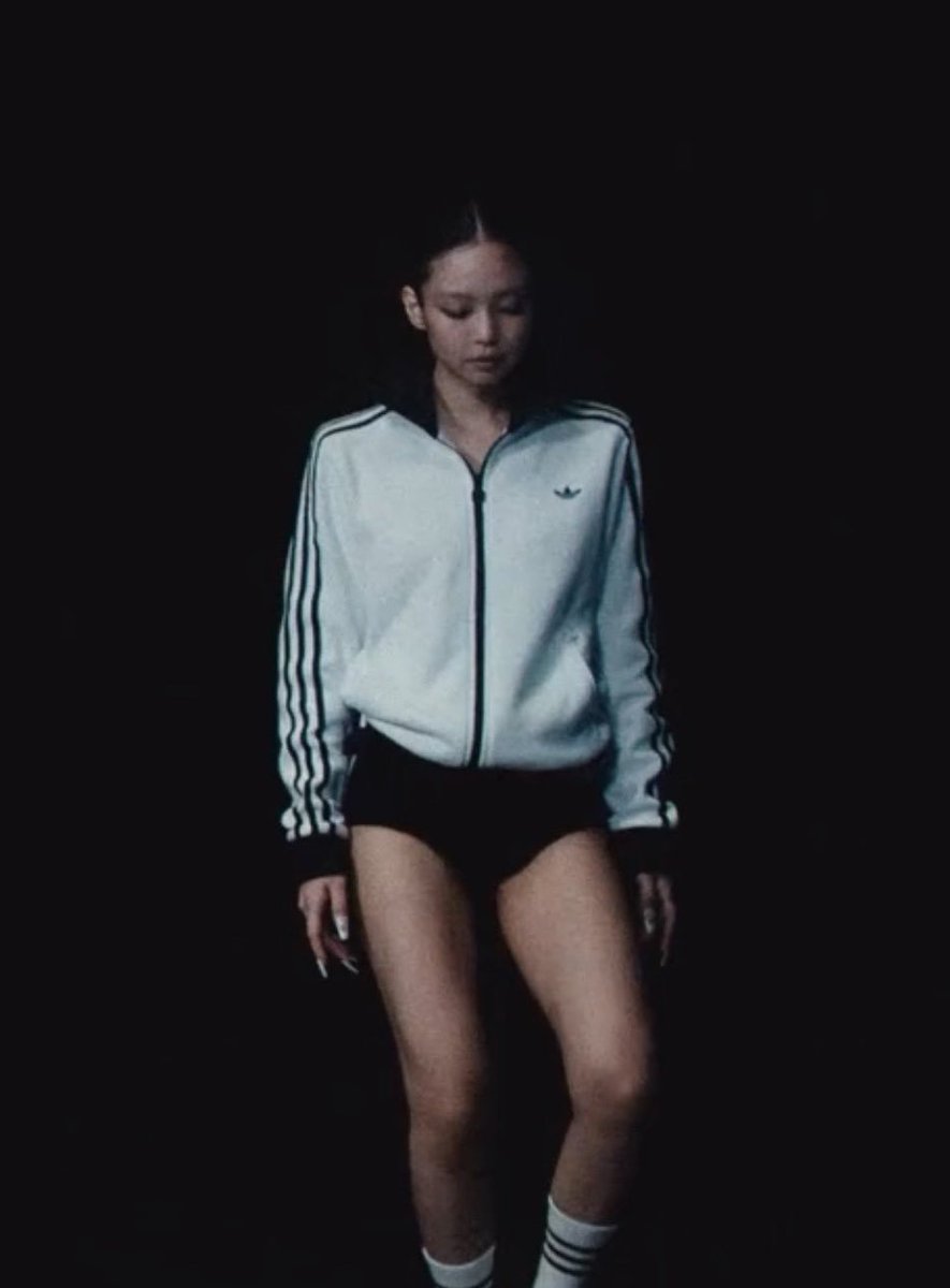 BLACKPINKBRASIL's tweet photo. JENNIE irá lançar sua primeira coleção de sapatos com a Adidas dia 1° de setembro! 

#JENNIE #BLACKPINK https://t.co/RmLjycMUtH
