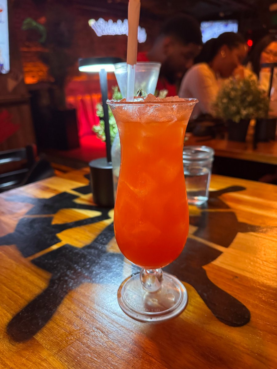 Ssfsfew's tweet photo. The New York nightlife atmosphere is off the charts: a pirate-themed bar with a tropical vibe throughout. https://t.co/LGjNF12XBA