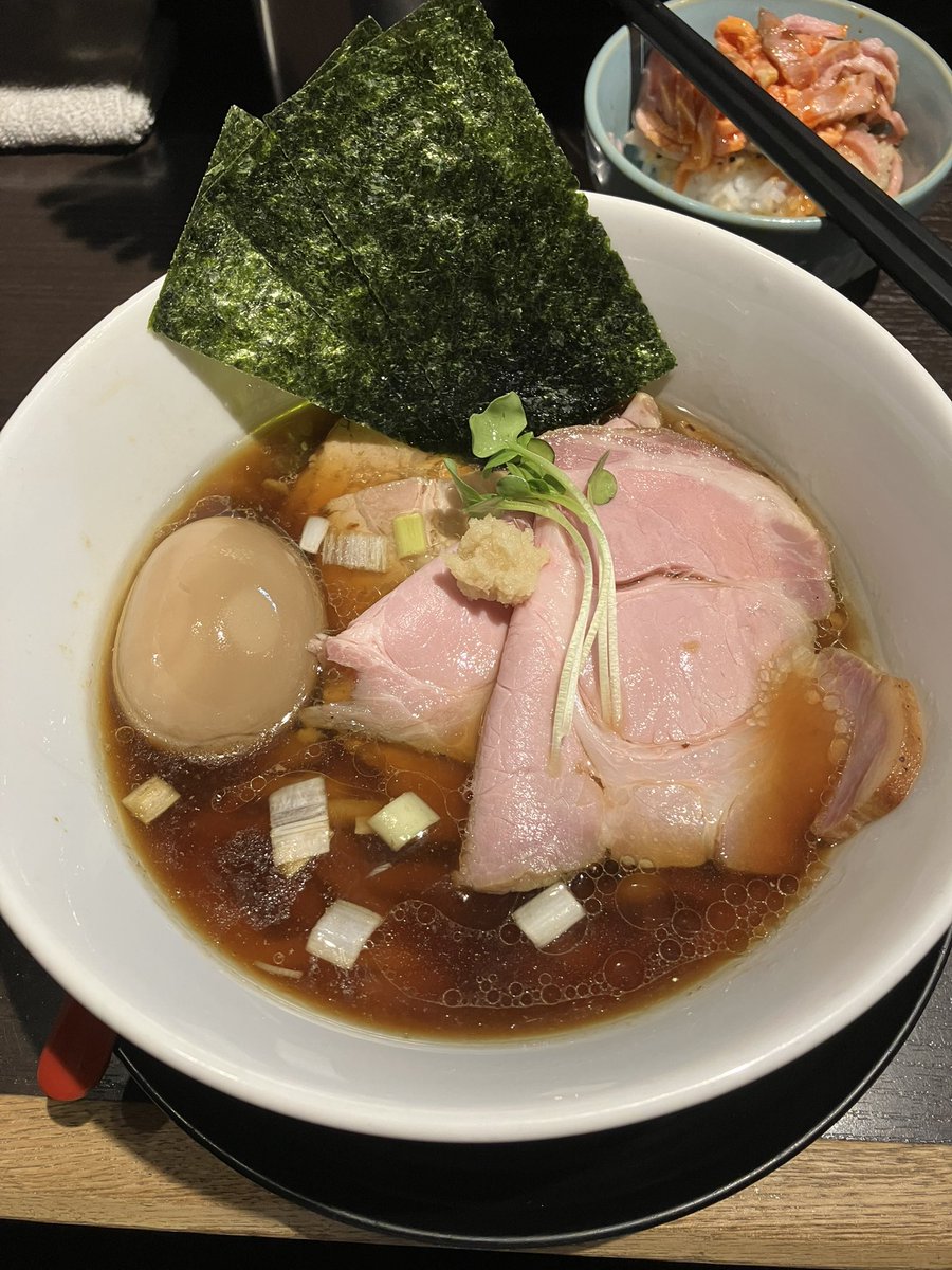 DJomoplatta's tweet photo. 麺処夏海
やっと行けた！！
激ウマでした！
アサヒ君とも10年以上振りに会えて元気そうで良かった！
夏海オフィシャルミックスCDもいただき感謝！
アサヒ君ありがとう！また行きます。 https://t.co/phFdjBkrTS