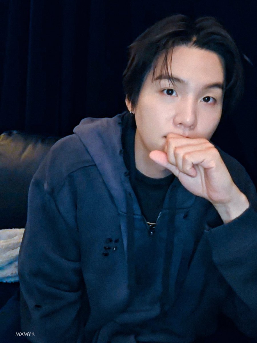 MXMYK0309's tweet photo. 🥰🥰🥰

#슈가 #SUGA #민윤기 #윤기 #yoongi https://t.co/29eHObGpEp
