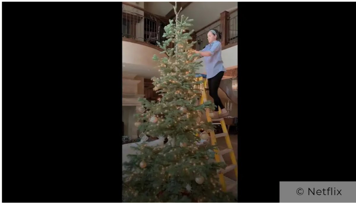 loilasea's tweet photo. @that_1 Megan was never pregnant with the Spares children.... this is her on a ladder 🪜 with betty Christmas tree decorating. She apparently pregnant with a Royal  baby on a ladder https://t.co/RYGVd5Jq4L