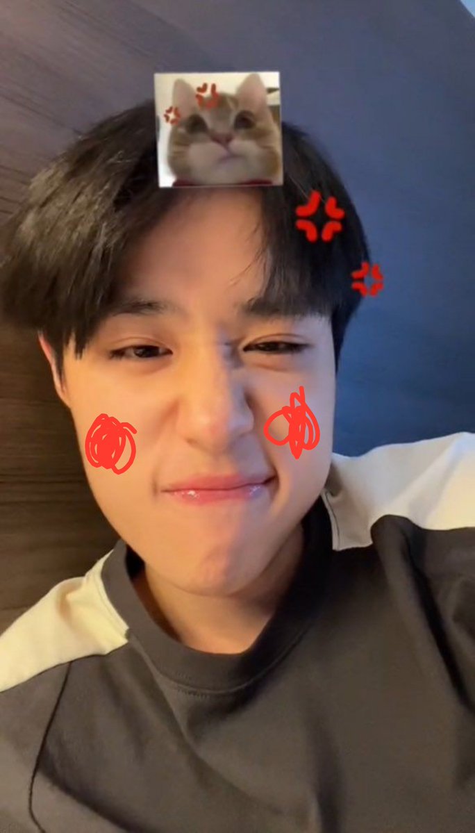 junthliem's tweet photo. @eIarashe akh jadi merah pipinya. 👊 https://t.co/S3Lw8EETw0