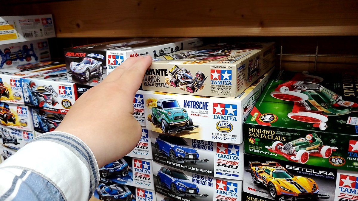 M86fcDJlsAYrJ77's tweet photo. 家に帰る途中に某模型屋に寄り道したら、普通に売ってることにビックリしました。買いました。定価ではありましたが、プレ値で買うよりは断然いい。 https://t.co/KpdlyLpamK