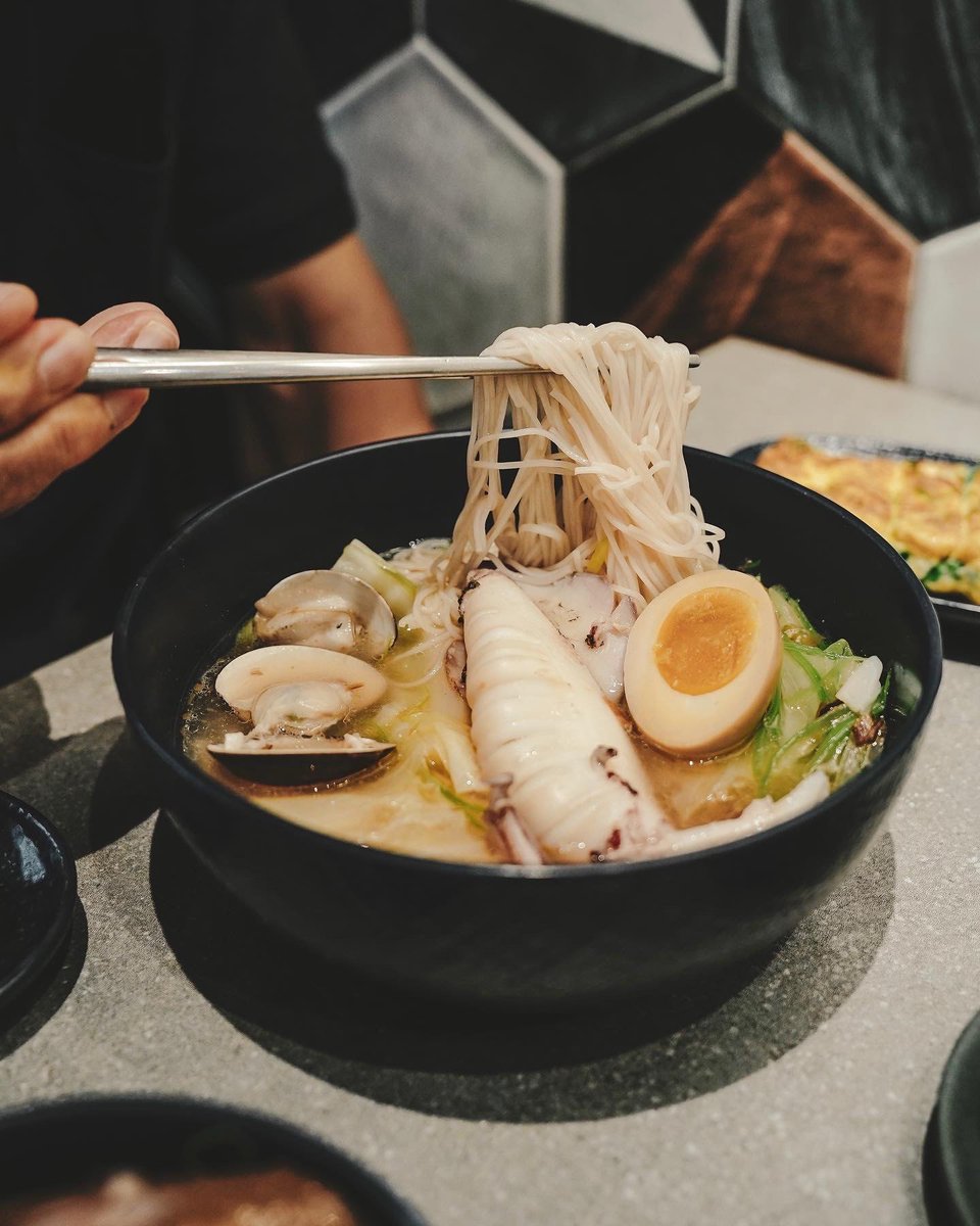 LemasterLeroy's tweet photo. Midnight kitchen glow, a hot bowl of ramen u0026 quiet vibes—only for those chasing late-night comfort. https://t.co/r0MlcX8n38