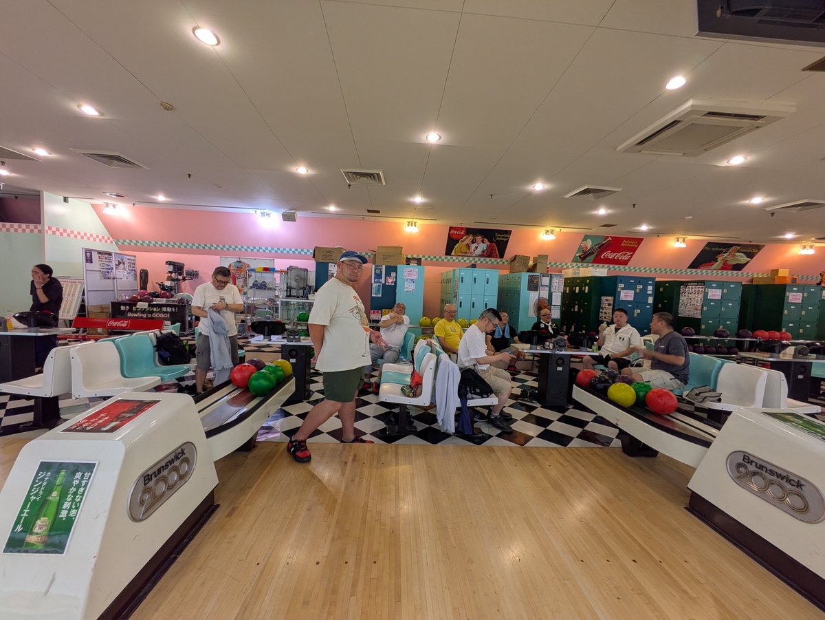 gentasiken's tweet photo. bullボウリング🎳スタート https://t.co/VXO8DeNFwu