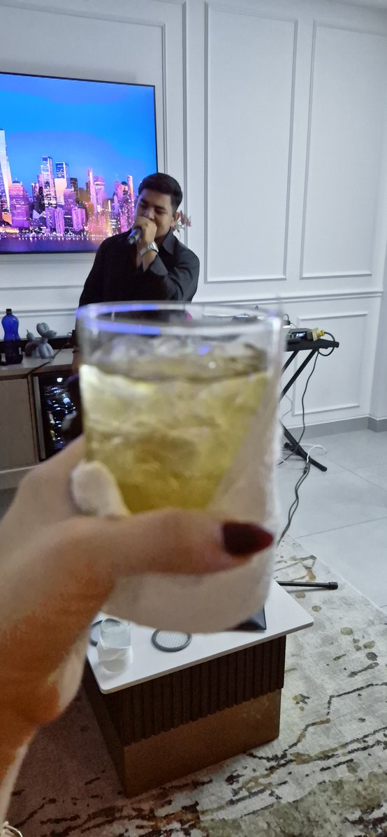 Fifi_astudillo's tweet photo. Querido diario.. hoy voy a beber.. https://t.co/DAGHGoVnio